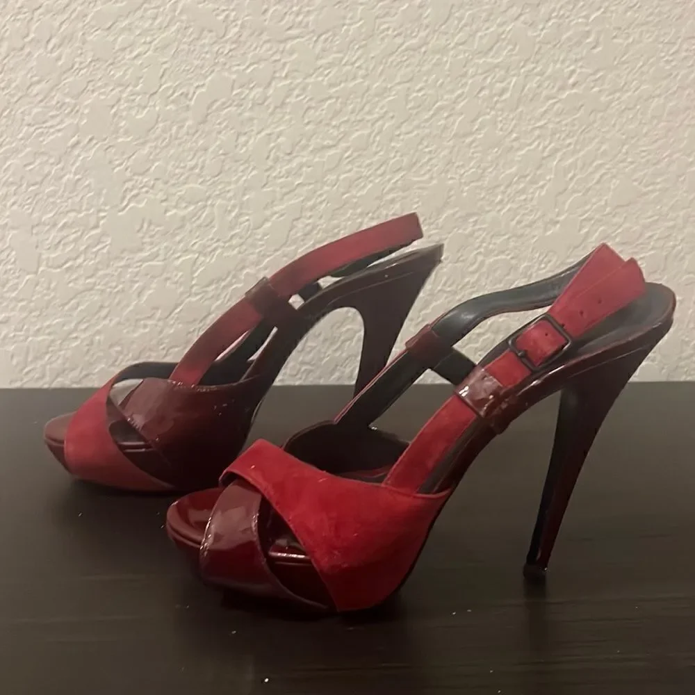 Beautiful Maroon Red Heel - Suede Size 39 - Rock & Republic Heel - LIKE NEW